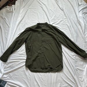 Green Lightweight Shirt Jacket with Collared Neckline